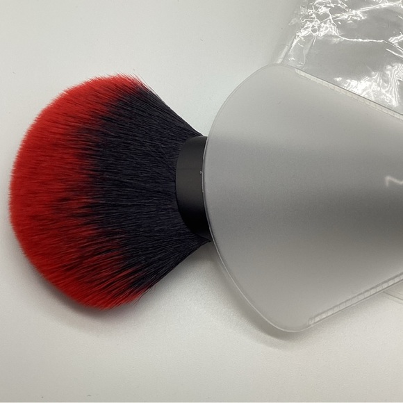 MAC Stranger Things 140SES Synthetic Full Fan Brush - Brand New In Package - Picture 4 of 13